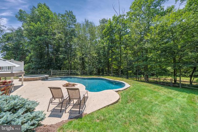 1433 SHANER DR, Pottstown, PA 19465