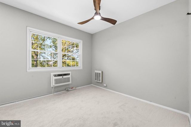 3721 LYONS LN, Alexandria, VA 22302