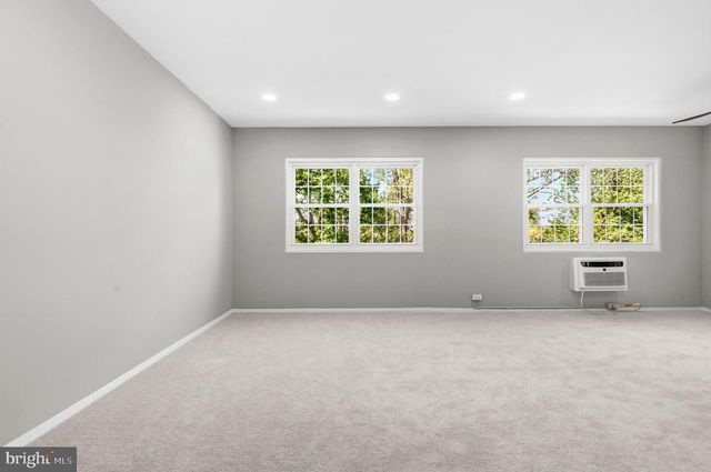 3721 LYONS LN, Alexandria, VA 22302