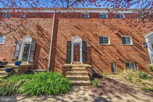 3721 LYONS LN, Alexandria, VA 22302
