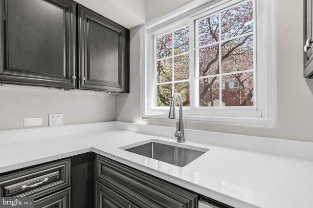3721 LYONS LN, Alexandria, VA 22302