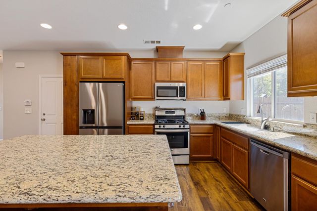 421 Daisy Ave, Lodi, CA 95240