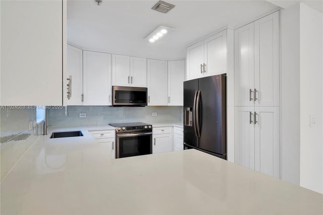 1650 Galiano St TH15, Coral Gables, FL 33134