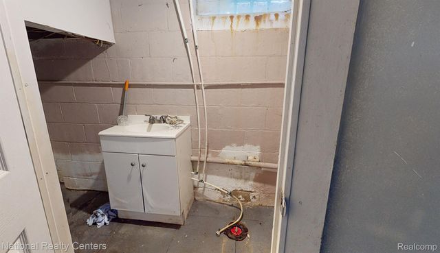 15044 YOUNG Street, Detroit, MI 48205