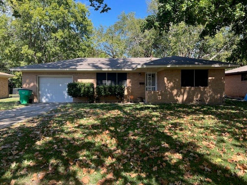 1711 Harris Street, Gainesville, TX 76240