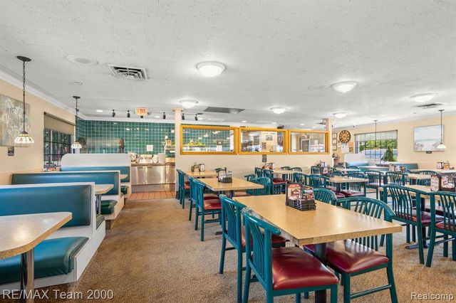 30155 Ford Road, Garden City, MI 48135