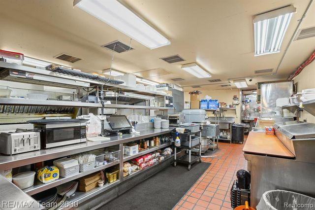 30155 Ford Road, Garden City, MI 48135