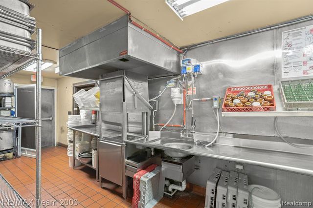 30155 Ford Road, Garden City, MI 48135