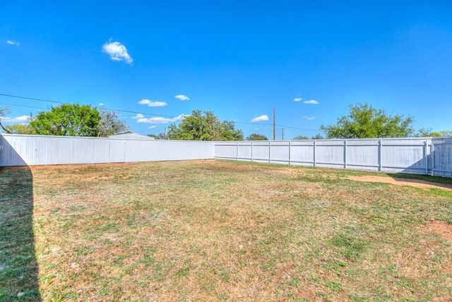 204 W 13th St, Robert Lee, TX 76945