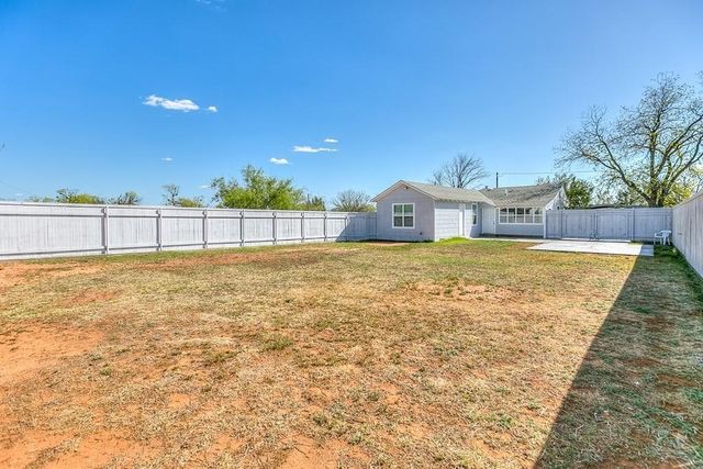 204 W 13th St, Robert Lee, TX 76945