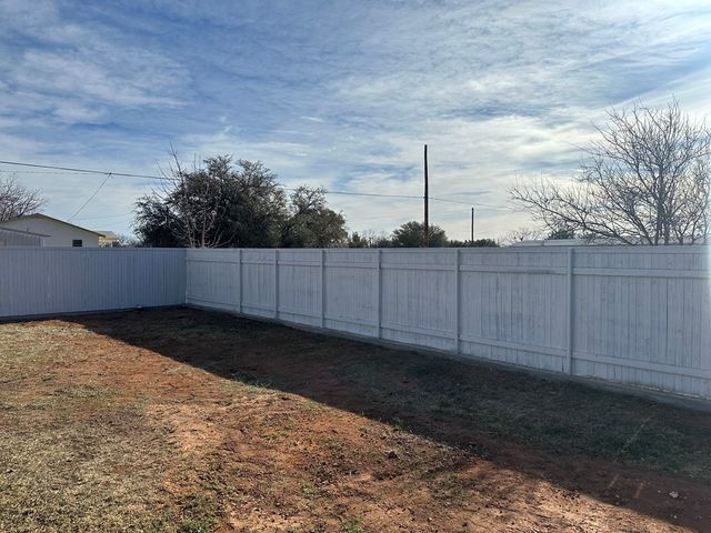 204 W 13th St, Robert Lee, TX 76945