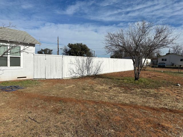 204 W 13th St, Robert Lee, TX 76945