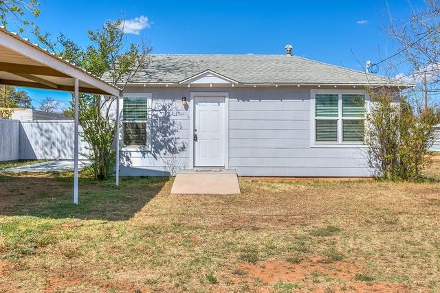 204 W 13th St, Robert Lee, TX 76945