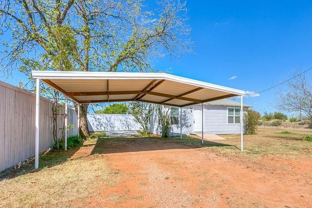 204 W 13th St, Robert Lee, TX 76945