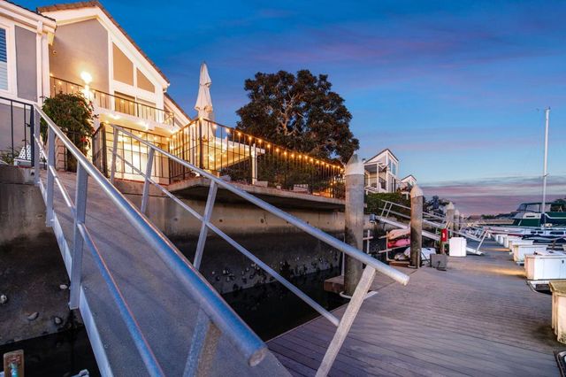 3532 Windspun Drive, Huntington Beach, CA 92649