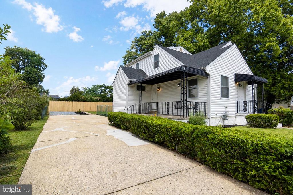 211 E NEW ST, GLASSBORO, NJ 08028 — exterior