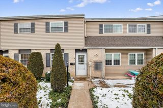 325 S WARMINSTER RD #A-8 BLDG 1, Hatboro, PA 19040