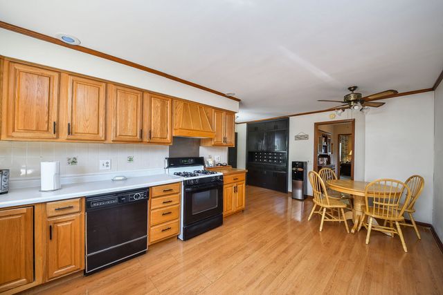 136 Hamlet Street, Batavia, IL 60510