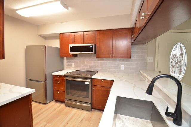 76 W Park West Drive, Houston, TX 77072