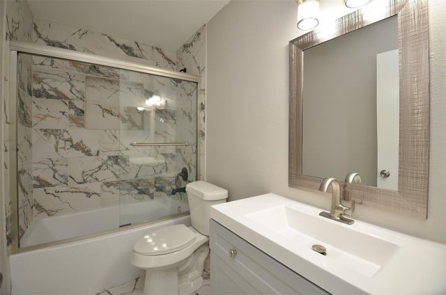 76 W Park West Drive, Houston, TX 77072