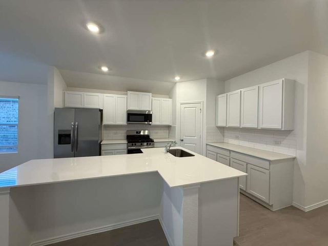 591 Sormonne LOOP, Kyle, TX 78640