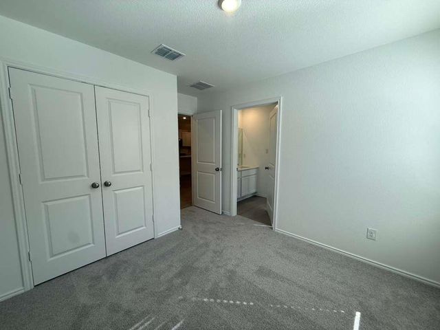 591 Sormonne LOOP, Kyle, TX 78640