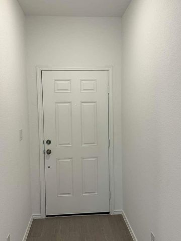 591 Sormonne LOOP, Kyle, TX 78640