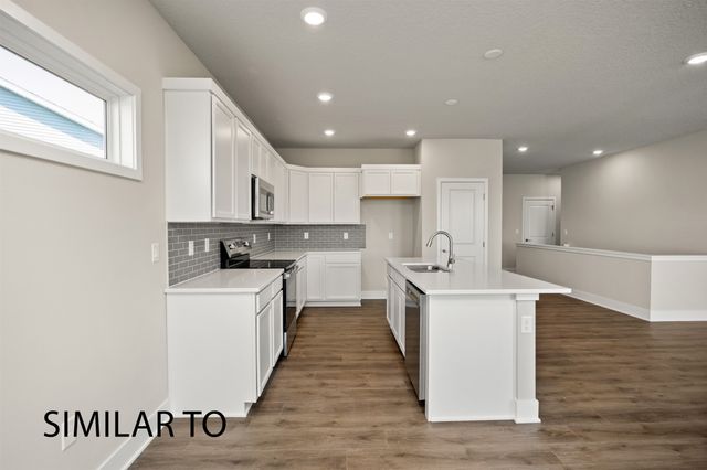 16720 Walnut Meadows Circle, Urbandale, IA 50323