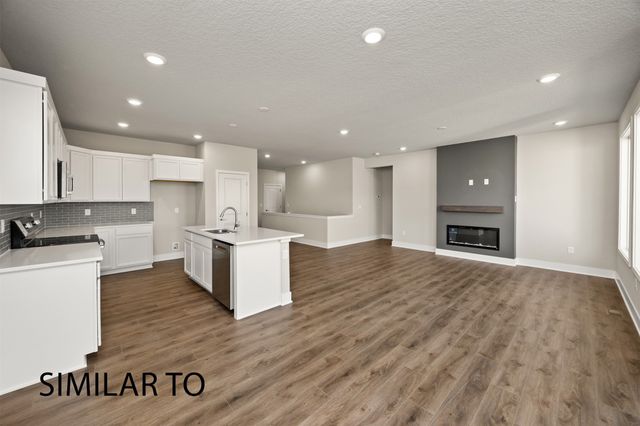 16720 Walnut Meadows Circle, Urbandale, IA 50323