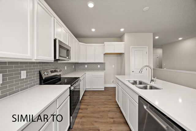 16720 Walnut Meadows Circle, Urbandale, IA 50323