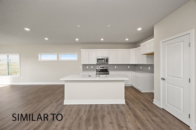 16720 Walnut Meadows Circle, Urbandale, IA 50323