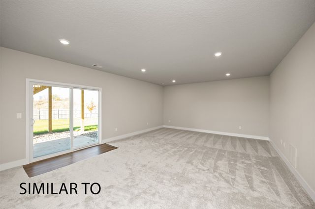 16720 Walnut Meadows Circle, Urbandale, IA 50323