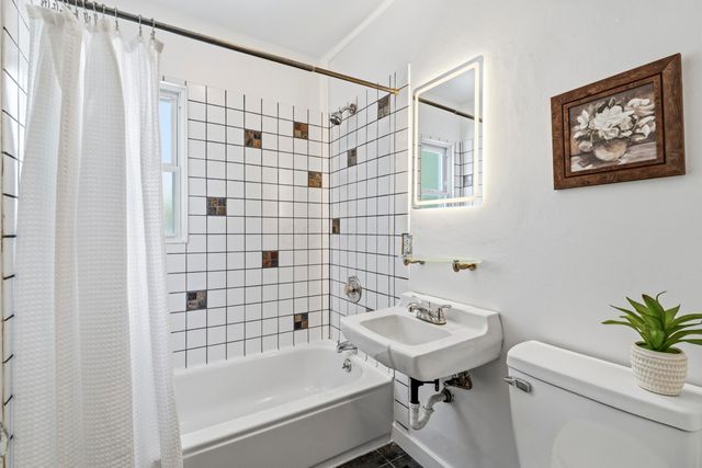 2246 Shrewsbury Road, Upper Arlington, OH 43221