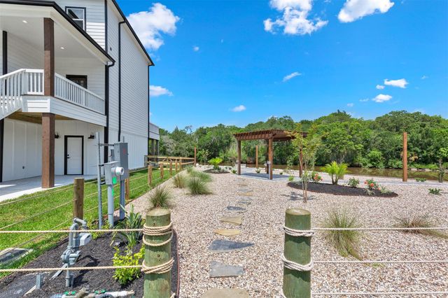 3845 Water Street, Dickinson, TX 77539