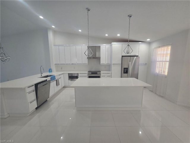 9175 Michael CIR 4, Naples, FL 34113