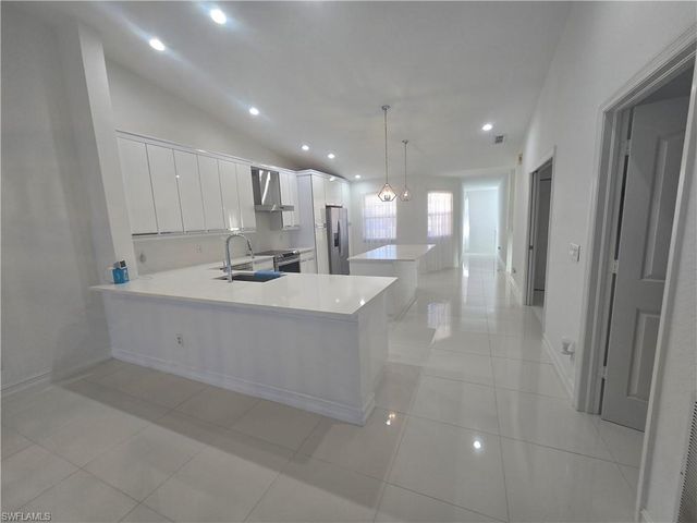 9175 Michael CIR 4, Naples, FL 34113