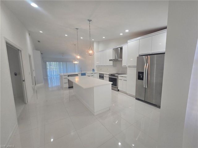 9175 Michael CIR 4, Naples, FL 34113