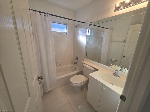 9175 Michael CIR 4, Naples, FL 34113