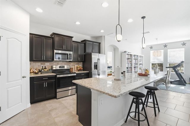 404 W VICTORIA TRAILS BLVD, Deland, FL 32724