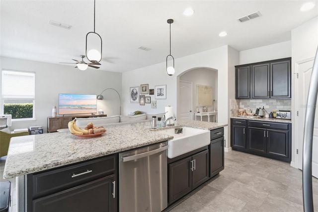 404 W VICTORIA TRAILS BLVD, Deland, FL 32724