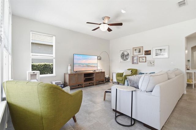 404 W VICTORIA TRAILS BLVD, Deland, FL 32724