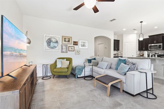 404 W VICTORIA TRAILS BLVD, Deland, FL 32724