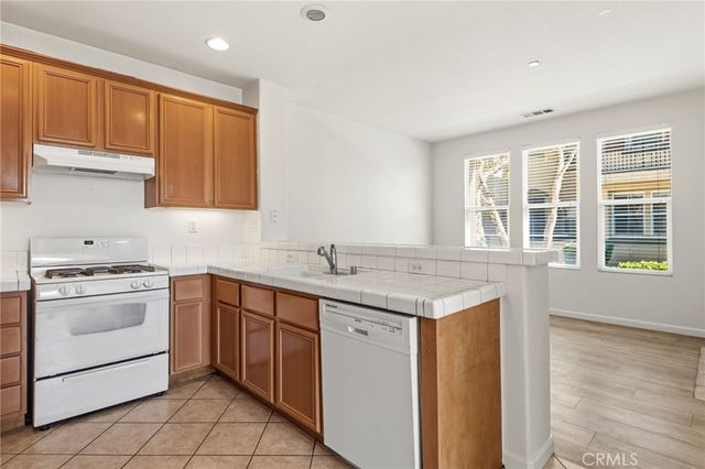 1800 E Lakeshore Drive 1106, Lake Elsinore, CA 92530
