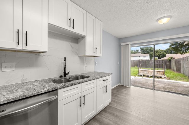 3257 LAUREL DALE DRIVE, Tampa, FL 33618