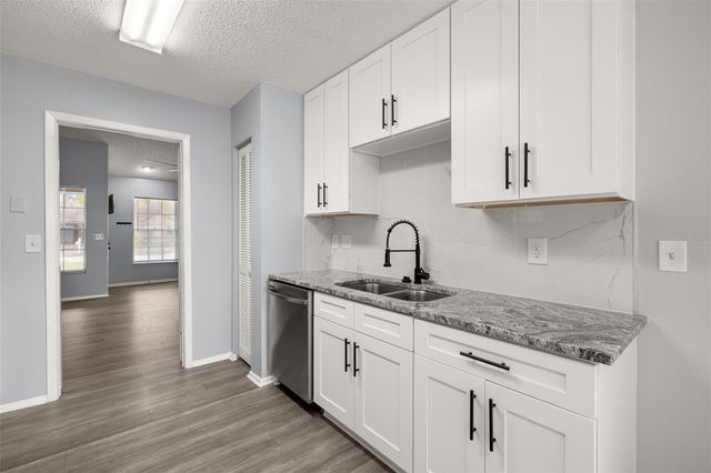 3257 LAUREL DALE DRIVE, Tampa, FL 33618