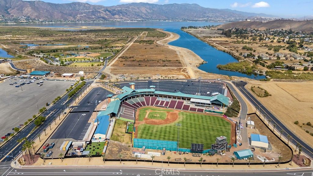 Image 40 of property listing at 29428 Golden Glove, Lake Elsinore, CA 92530