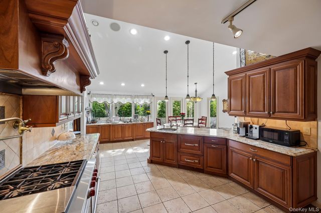 1304 Harbor Road, Hewlett Harbor, NY 11557