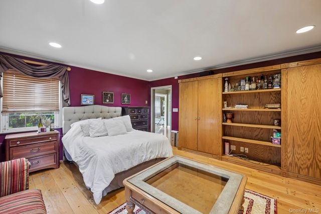 1304 Harbor Road, Hewlett Harbor, NY 11557