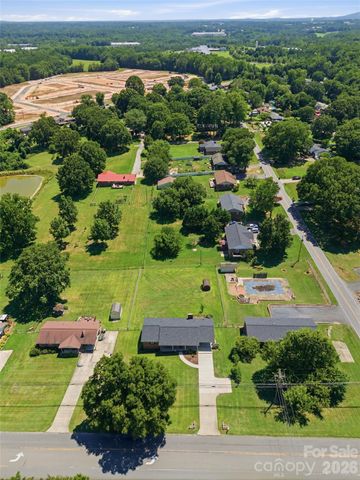 1515 Dallas Cherryville Highway, Dallas, NC 28034