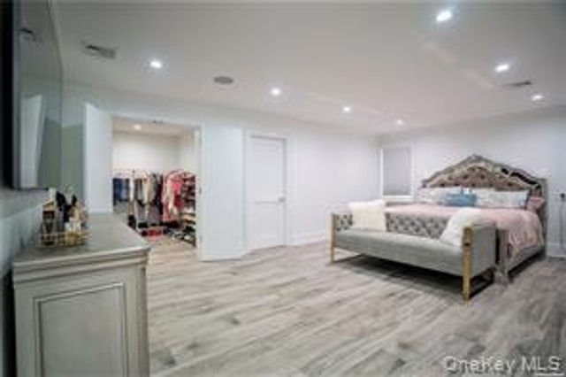 18 Helene Avenue, Merrick, NY 11566